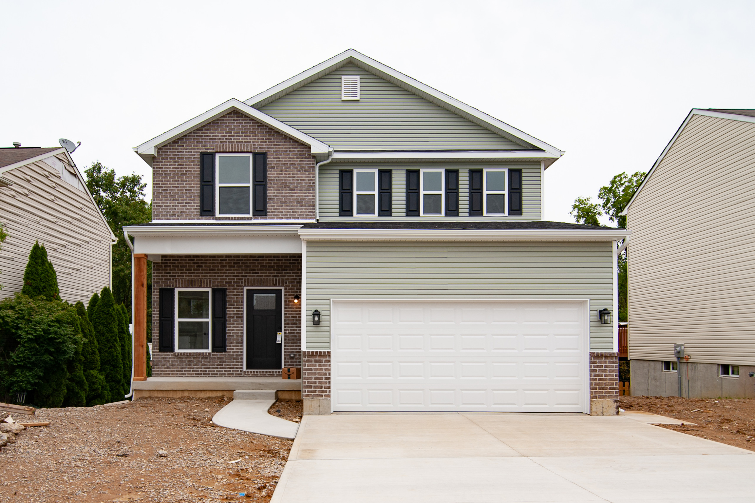 New 2 story home in Morrow