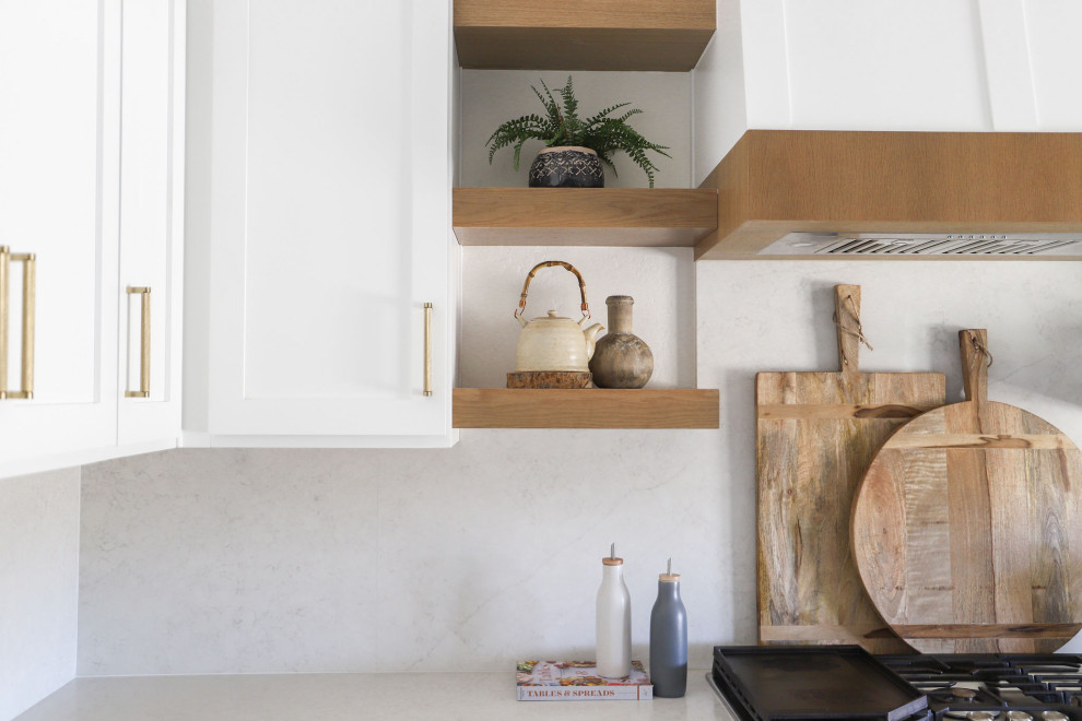 Home design - transitional home design idea in Phoenix