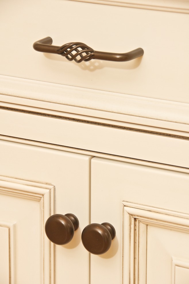 Williamsburg Opaque with Glaze kitchen