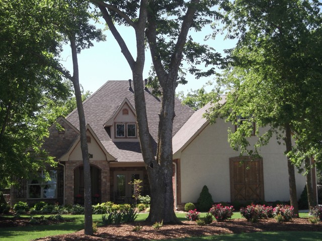 Custom Homes clasico-renovado-fachada