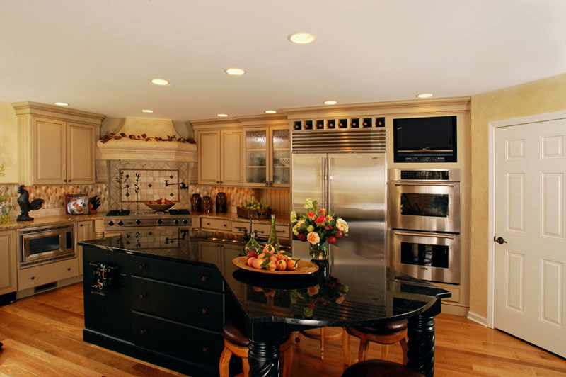 Large transitional medium tone wood floor eat-in kitchen photo in Indianapolis with light wood cabinets, an island, granite countertops and stainless steel appliances