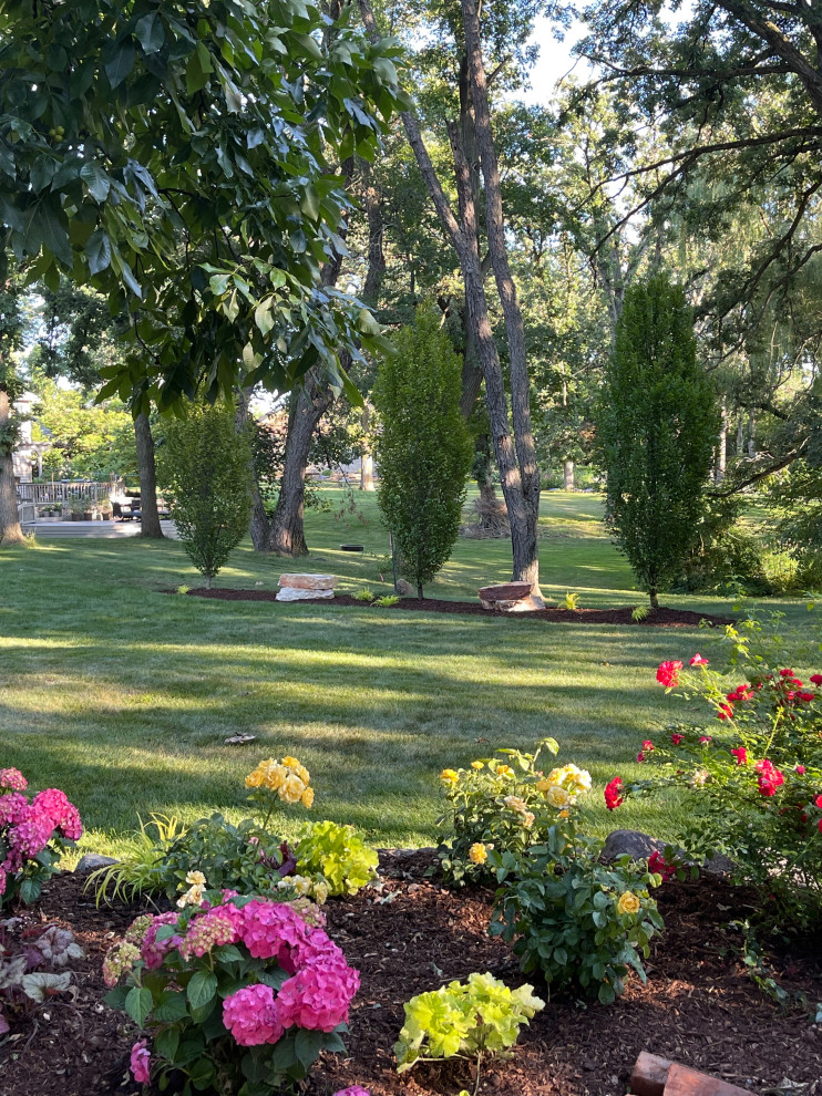 Inspiration for a transitional landscaping in Chicago.