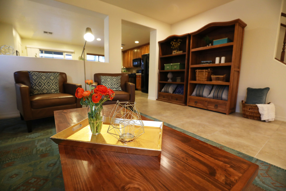 Transitional home design photo in Phoenix