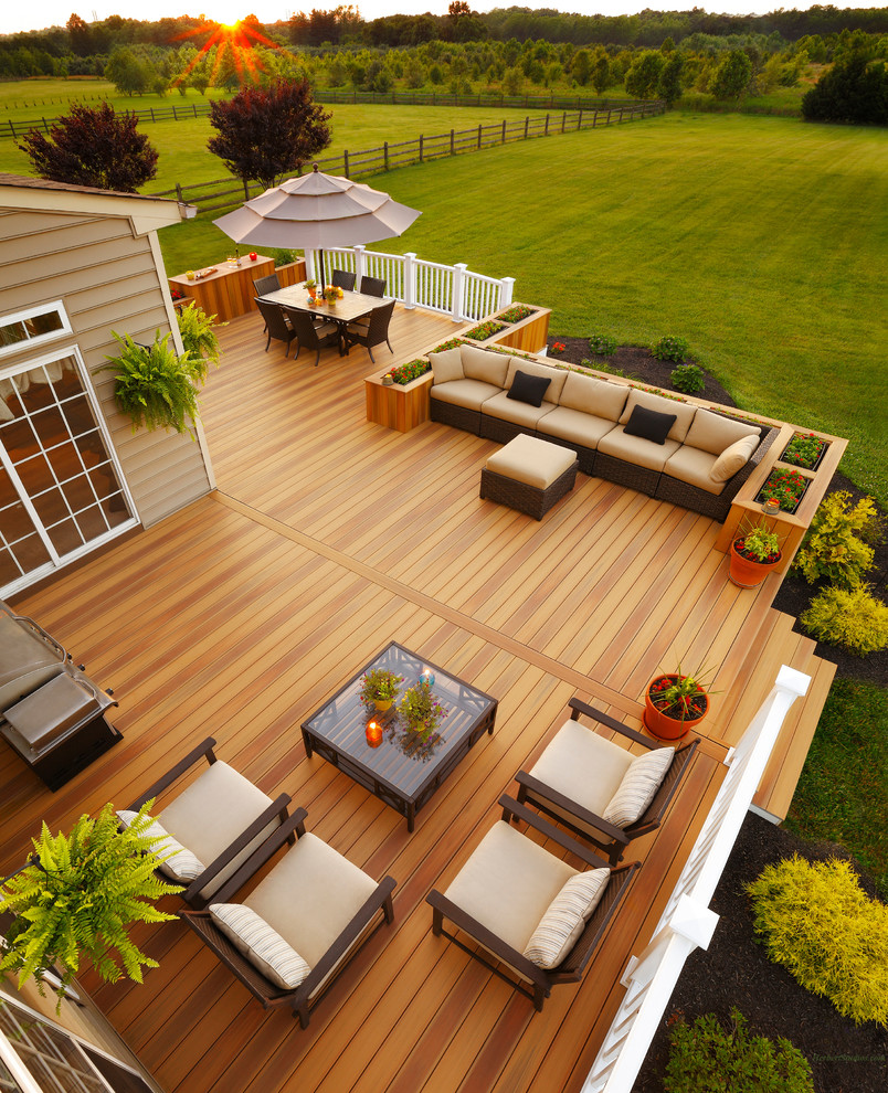 Photo of an expansive traditional backyard deck in Kansas City with an outdoor kitchen and no cover.