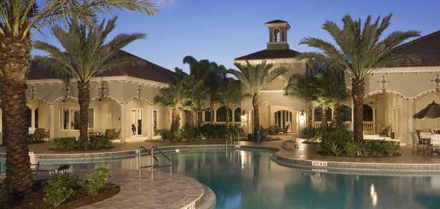 Entry/Pool Features pool