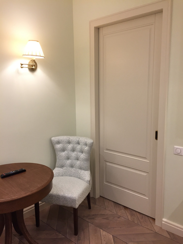 Задвижная дверь. Стол.