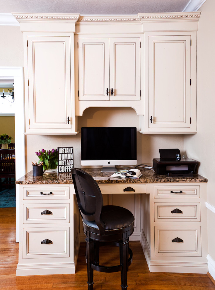 Inspiration for a classic home office in St Louis.
