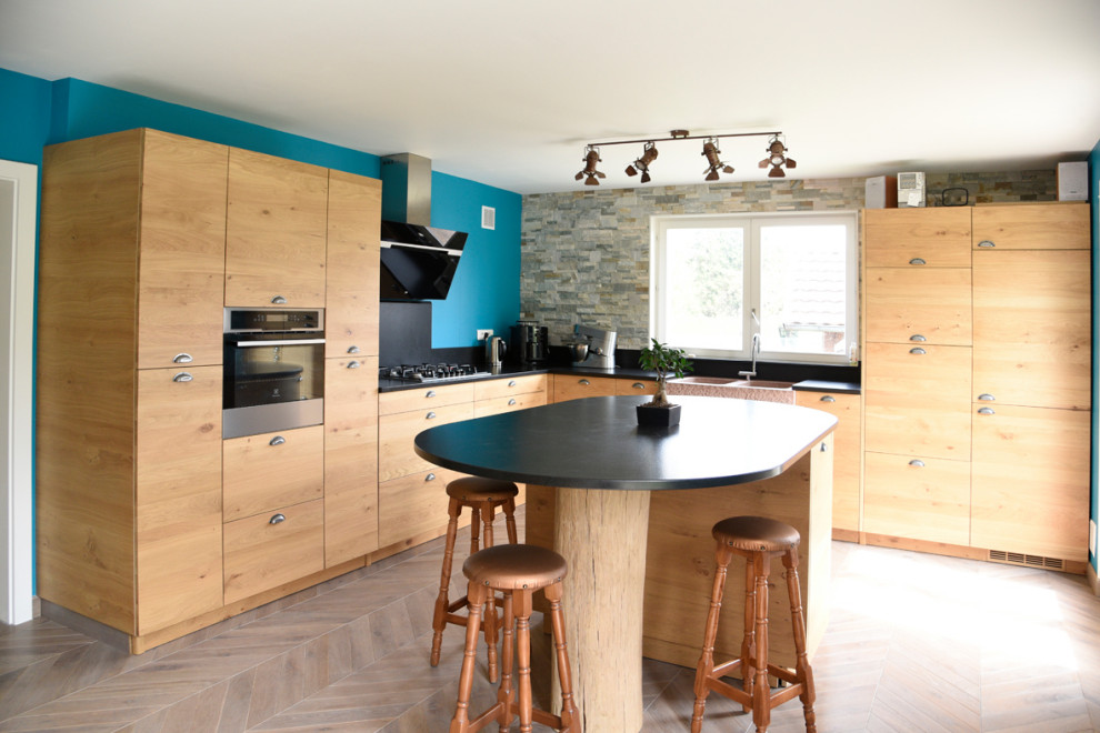 Photo of a contemporary kitchen in Nancy.
