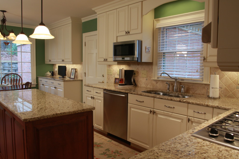 Transitional kitchen photo in DC Metro