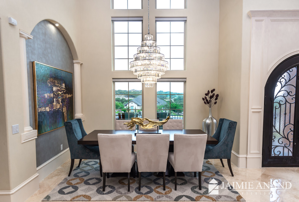 Transitional home design photo in Austin