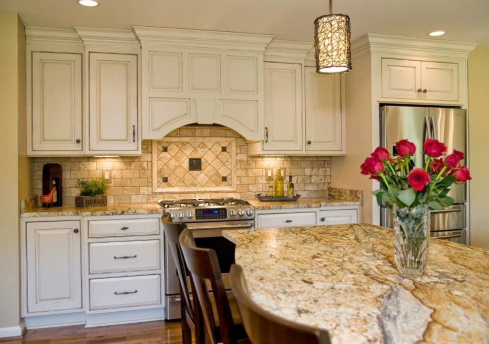 Design ideas for a traditional kitchen in Louisville.