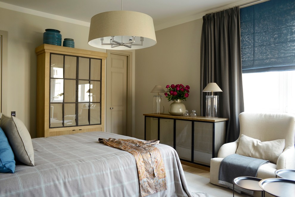 This is an example of a mid-sized contemporary master bedroom in Moscow with beige walls and light hardwood floors.