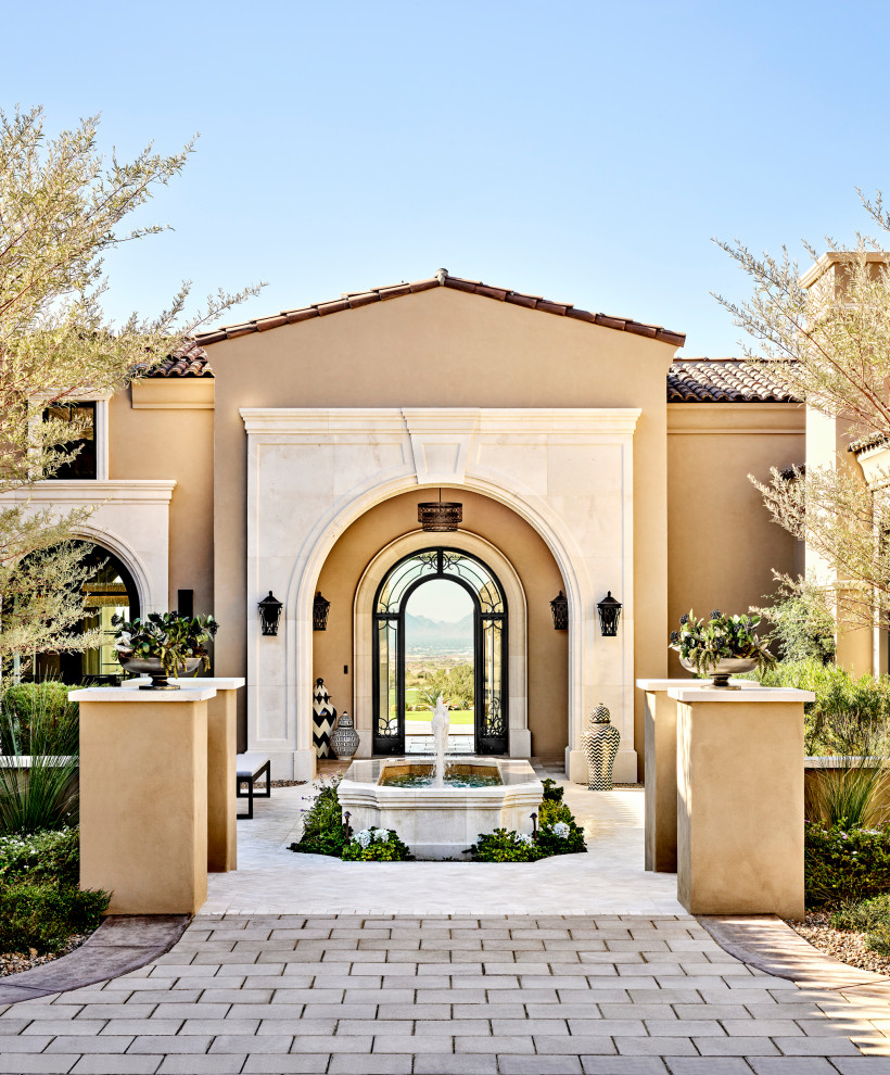 Geräumige Mediterrane Haustür mit Einzeltür und schwarzer Haustür in Phoenix