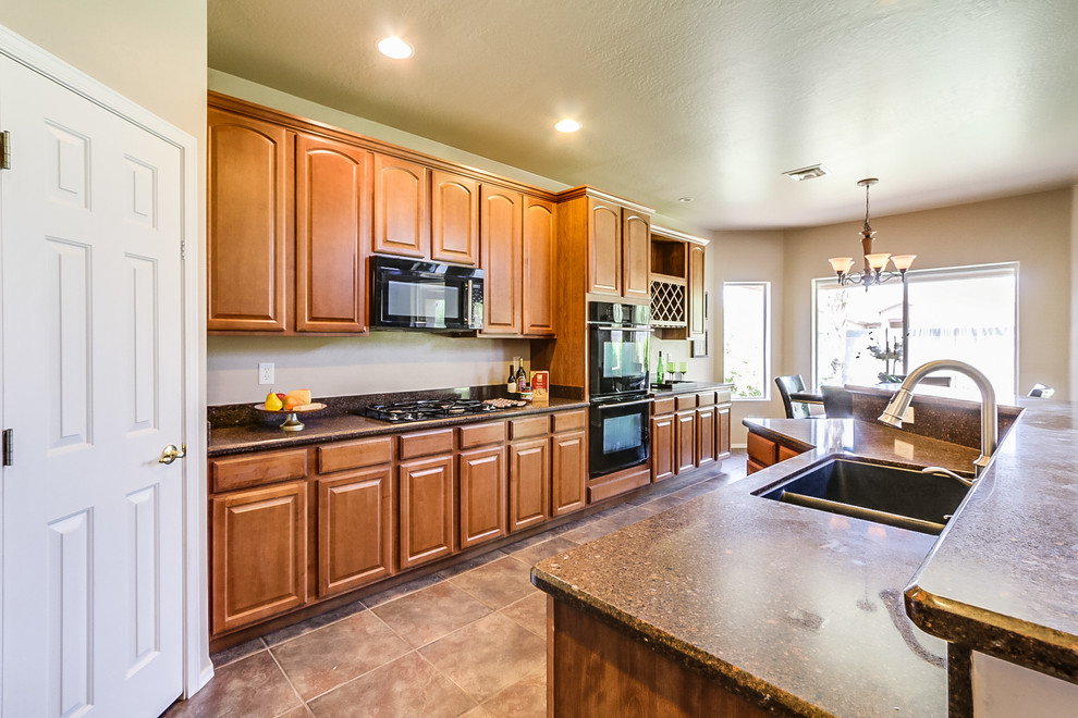 Example of a transitional kitchen design in Phoenix