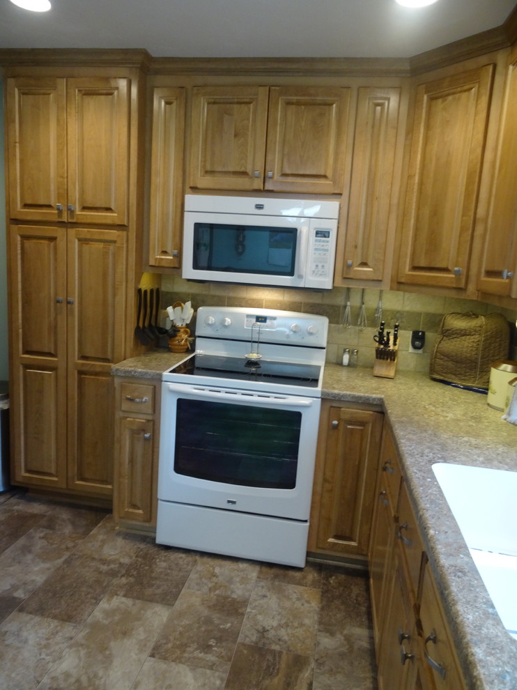 Kitchen - transitional kitchen idea