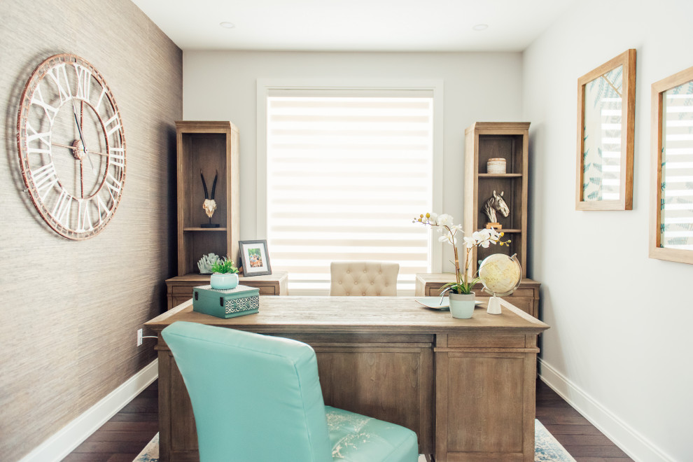 Transitional home design photo in Toronto