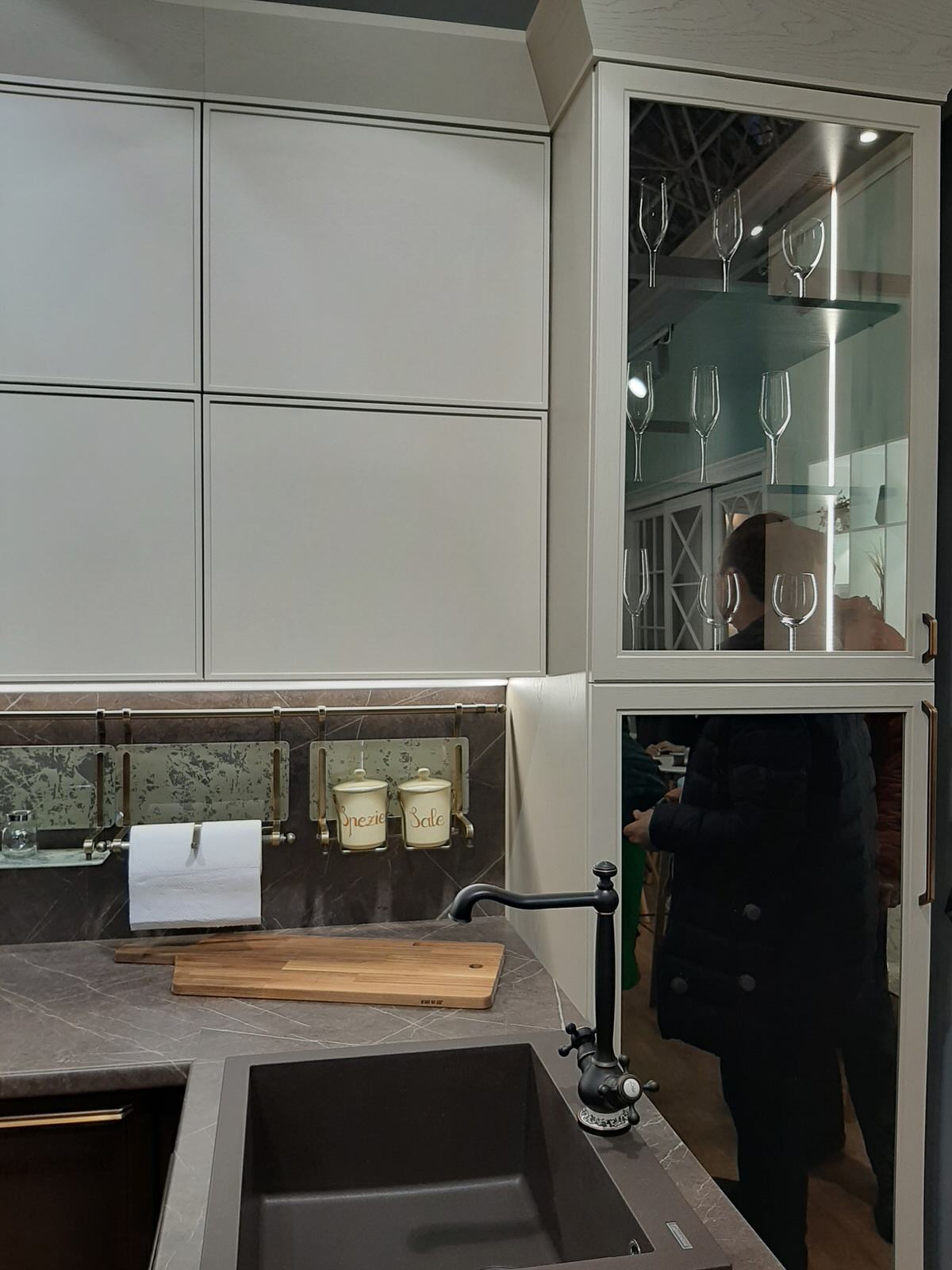 Кухня с тонкой рамкой