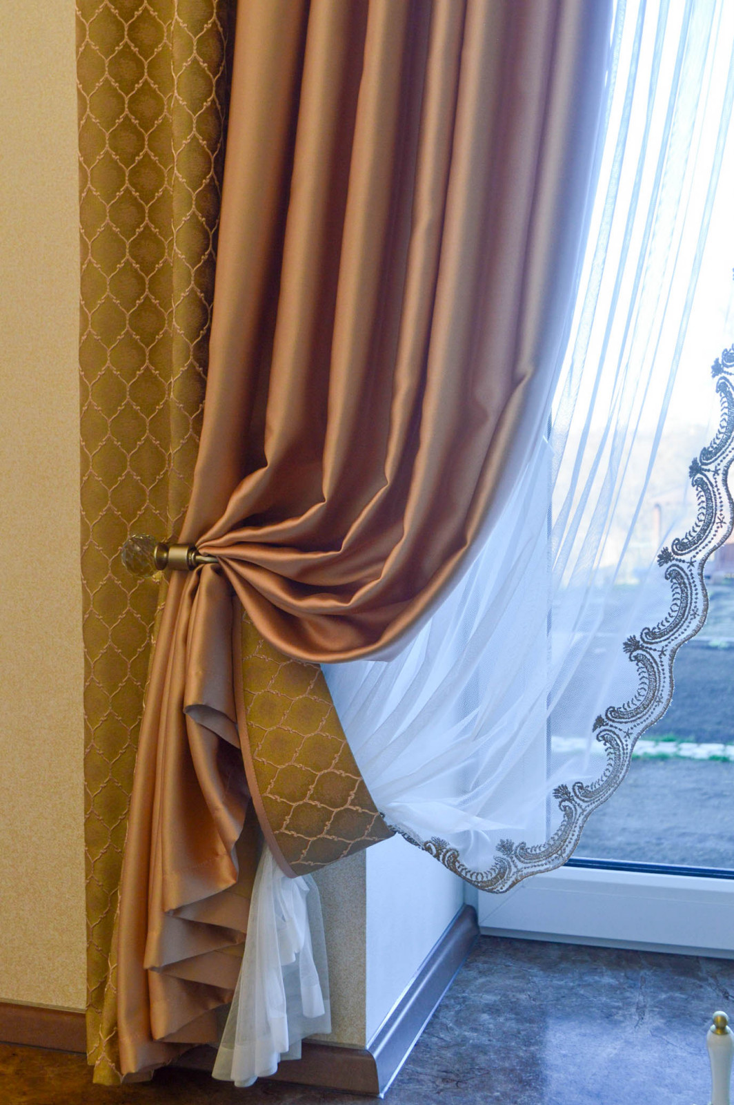 Текстильное оформление гостиной в классическом стиле