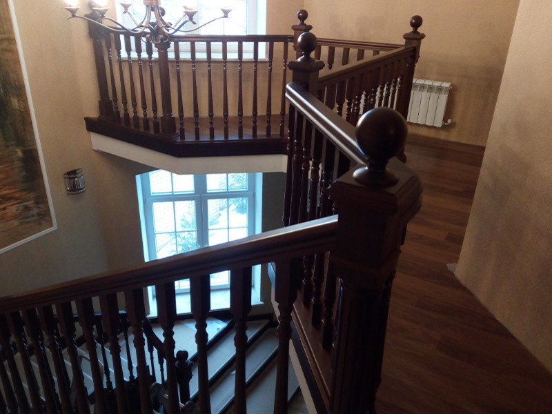 Лестница на металлокаркасе