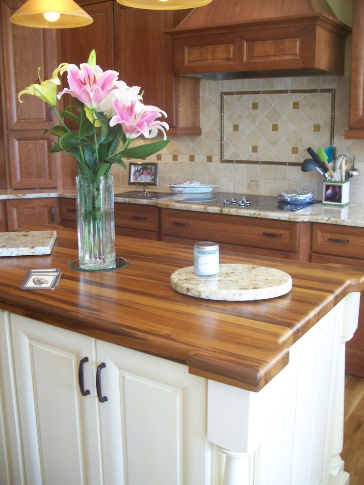 Traditional Cherry with Off White accent