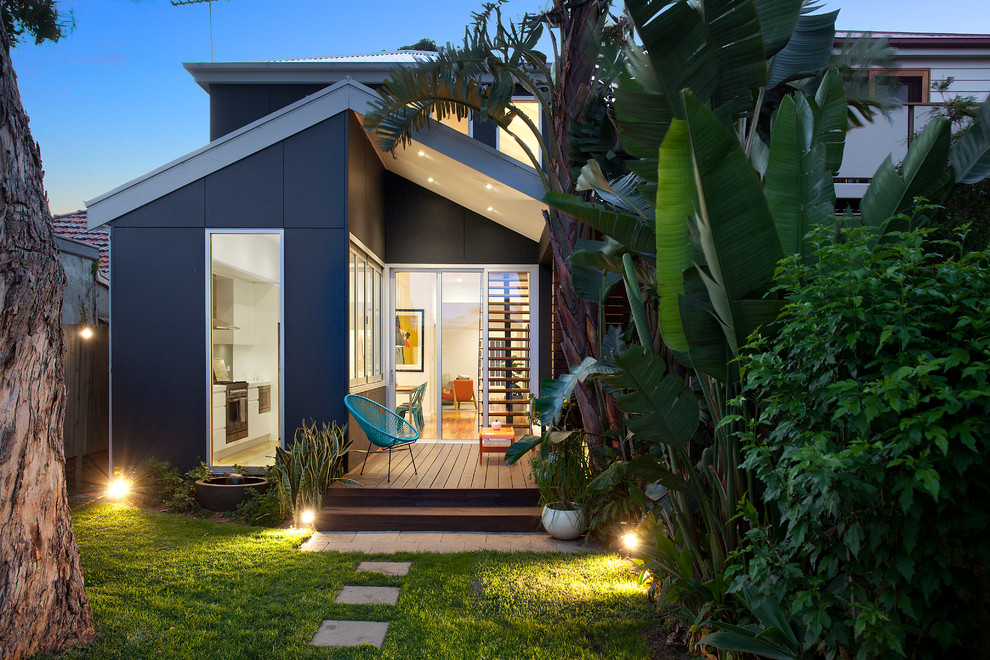 Design ideas for a contemporary backyard garden in Sydney with decking.