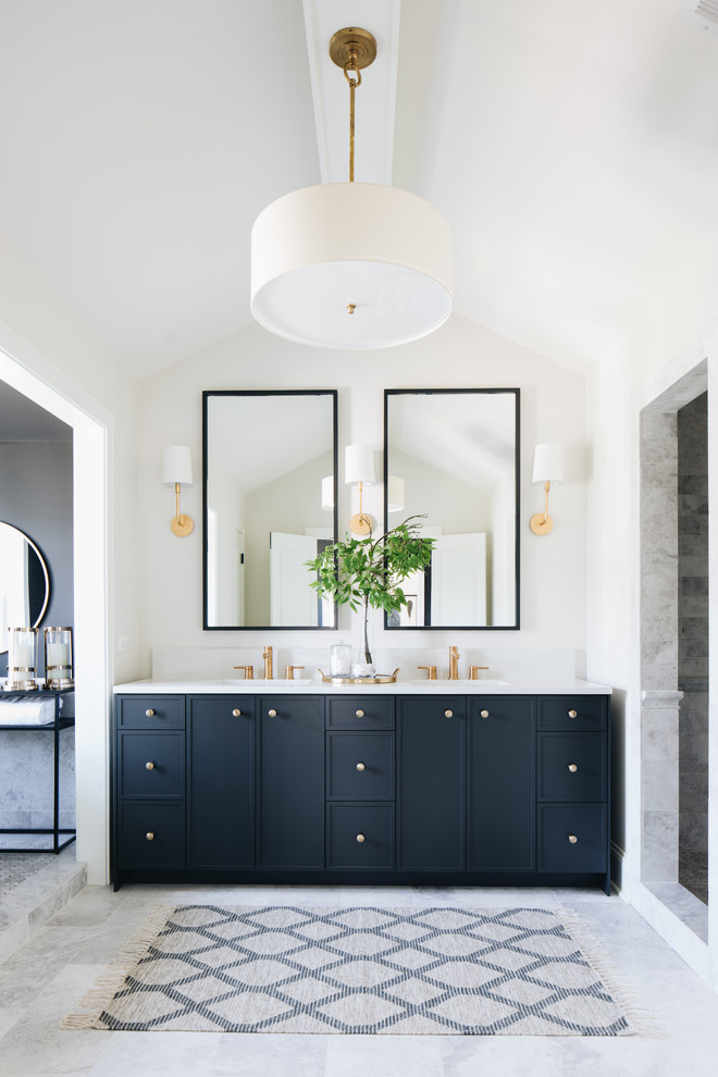 Example of a transitional bathroom design in Chicago