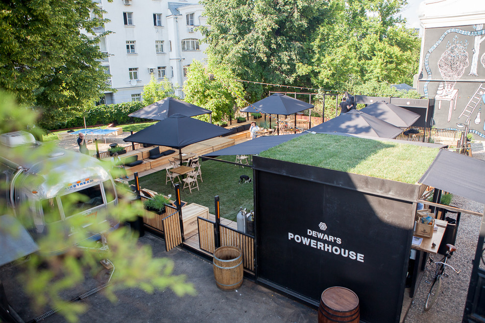 Озеленение летней веранды Dewar's Powerhouse