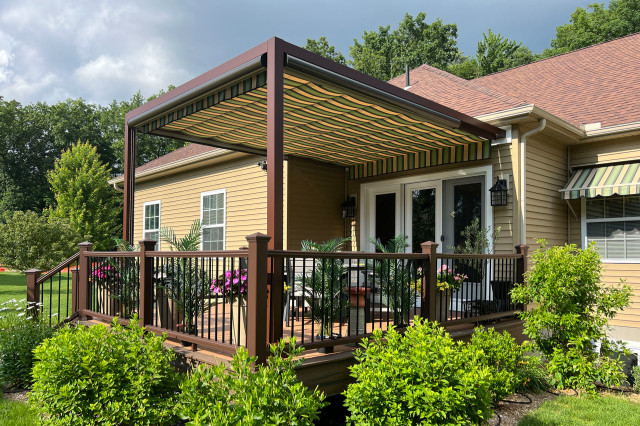 Retractable Shade Structure, Saratoga Springs klassisk-terrasse