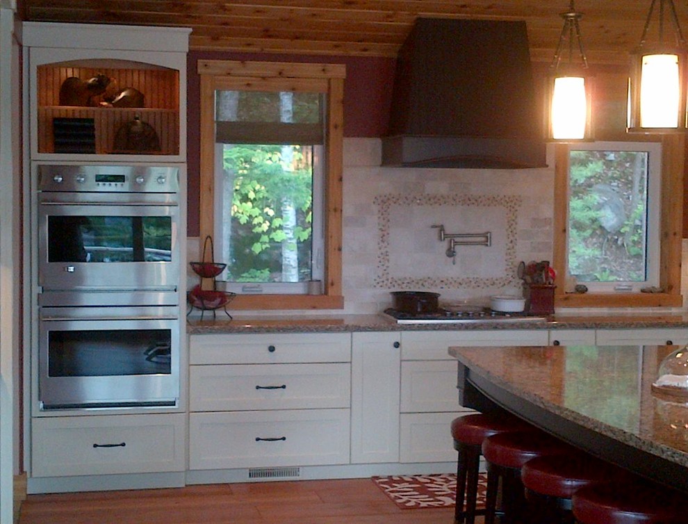 Kitchen - transitional kitchen idea in Toronto