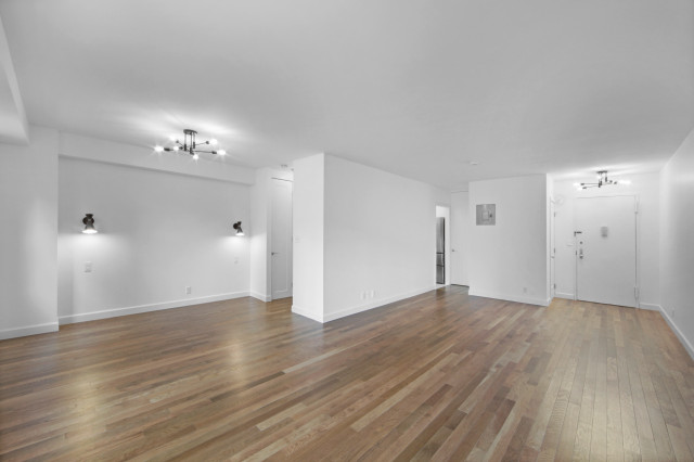 Apartment Renovation NYC minimalistisch-wohnbereich