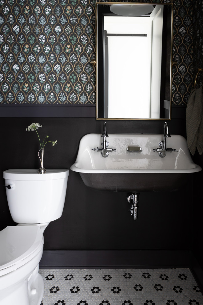 Transitional home design photo in Chicago