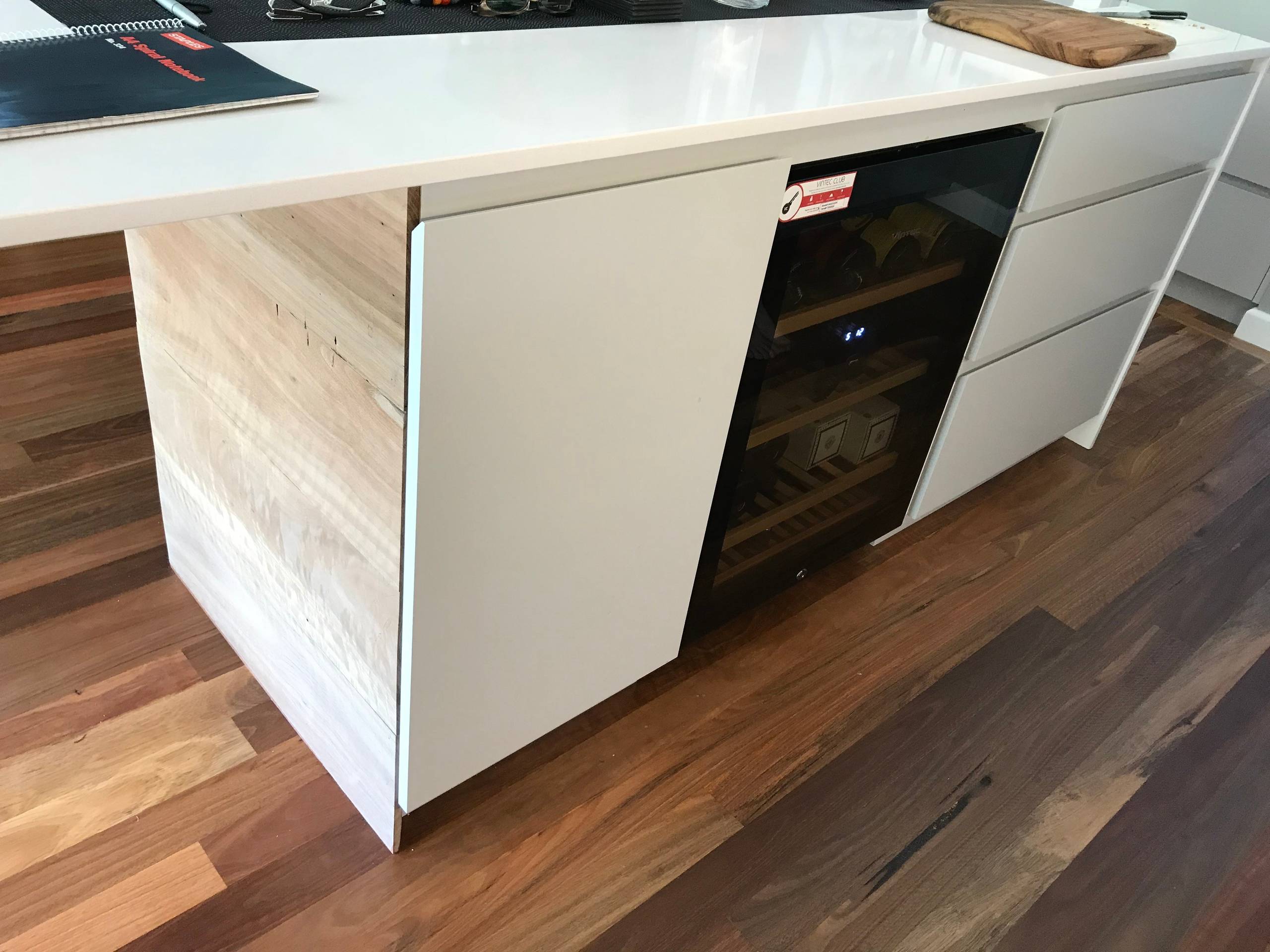 A KITCHEN WITH MANY DIFFERENCES - COMPLETES THE HOME