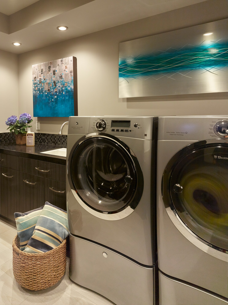 This is an example of a contemporary laundry room in San Francisco.