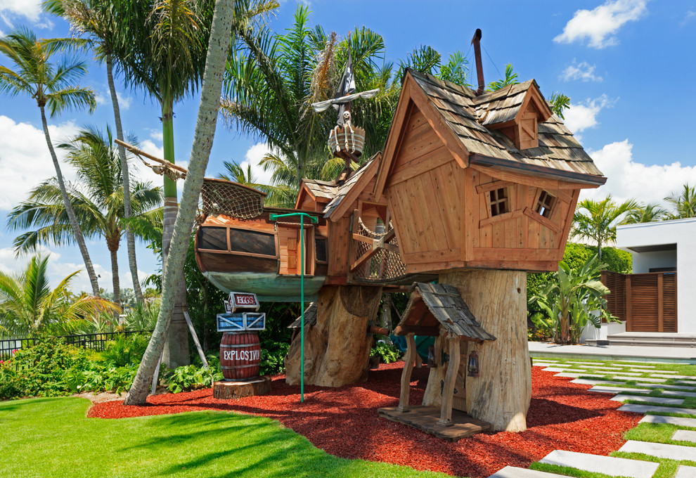 Design ideas for a large gender-neutral outdoor playset in Miami.