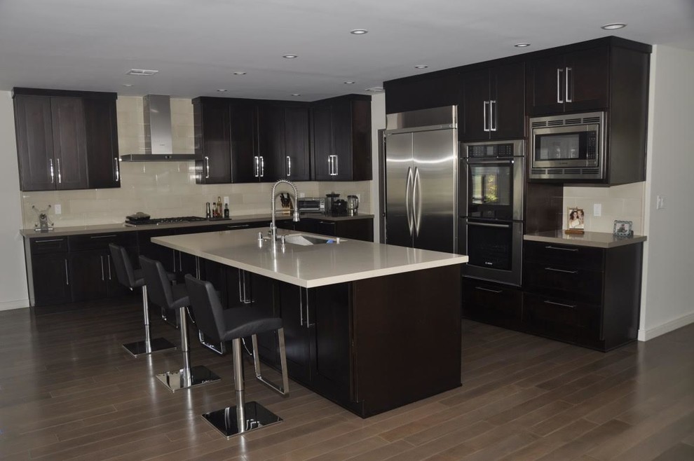 Transitional kitchen photo in Los Angeles