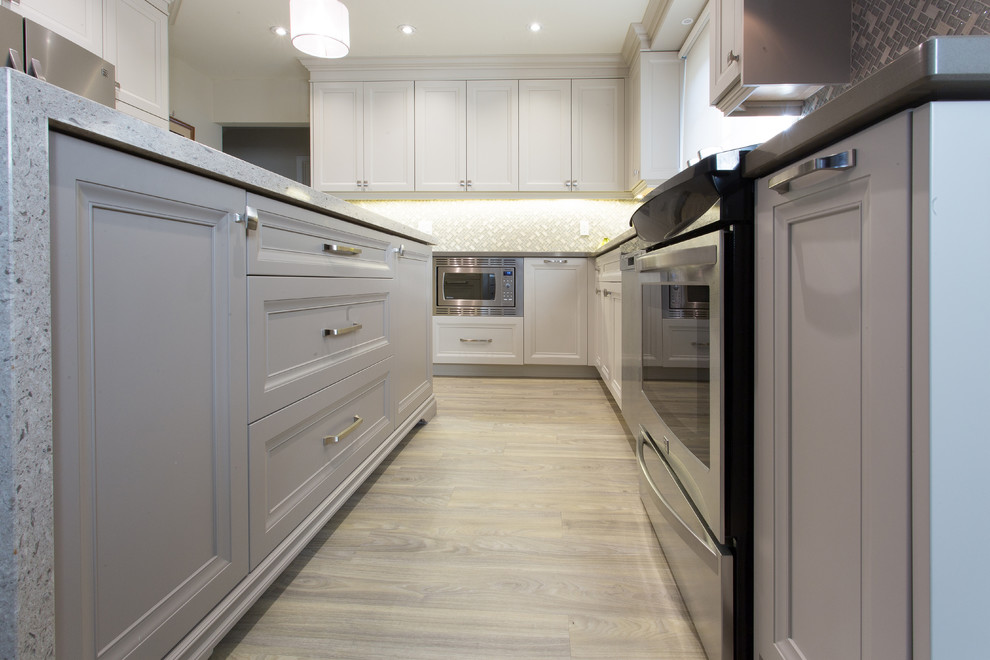 Example of a transitional kitchen design in Toronto