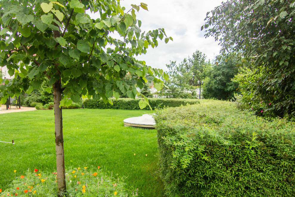 Сад с зеленой крышей