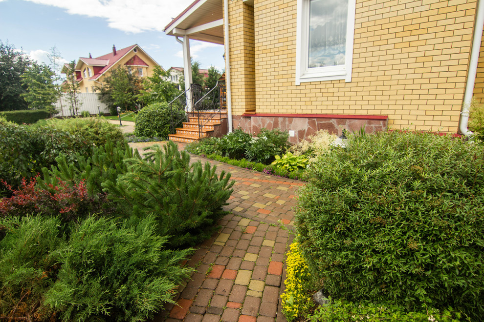 Сад с зеленой крышей