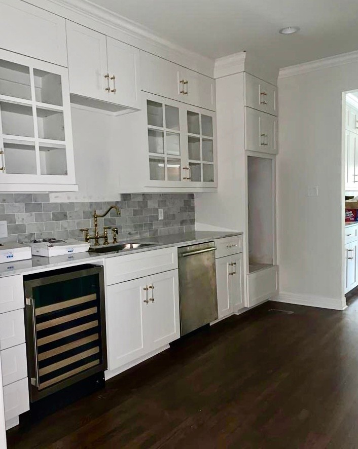 1927 Classic, open kitchen and white shades