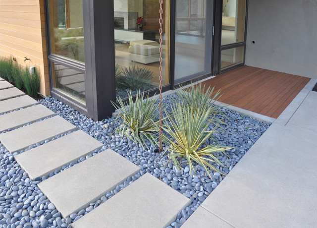 Esempio di un giardino xeriscape moderno