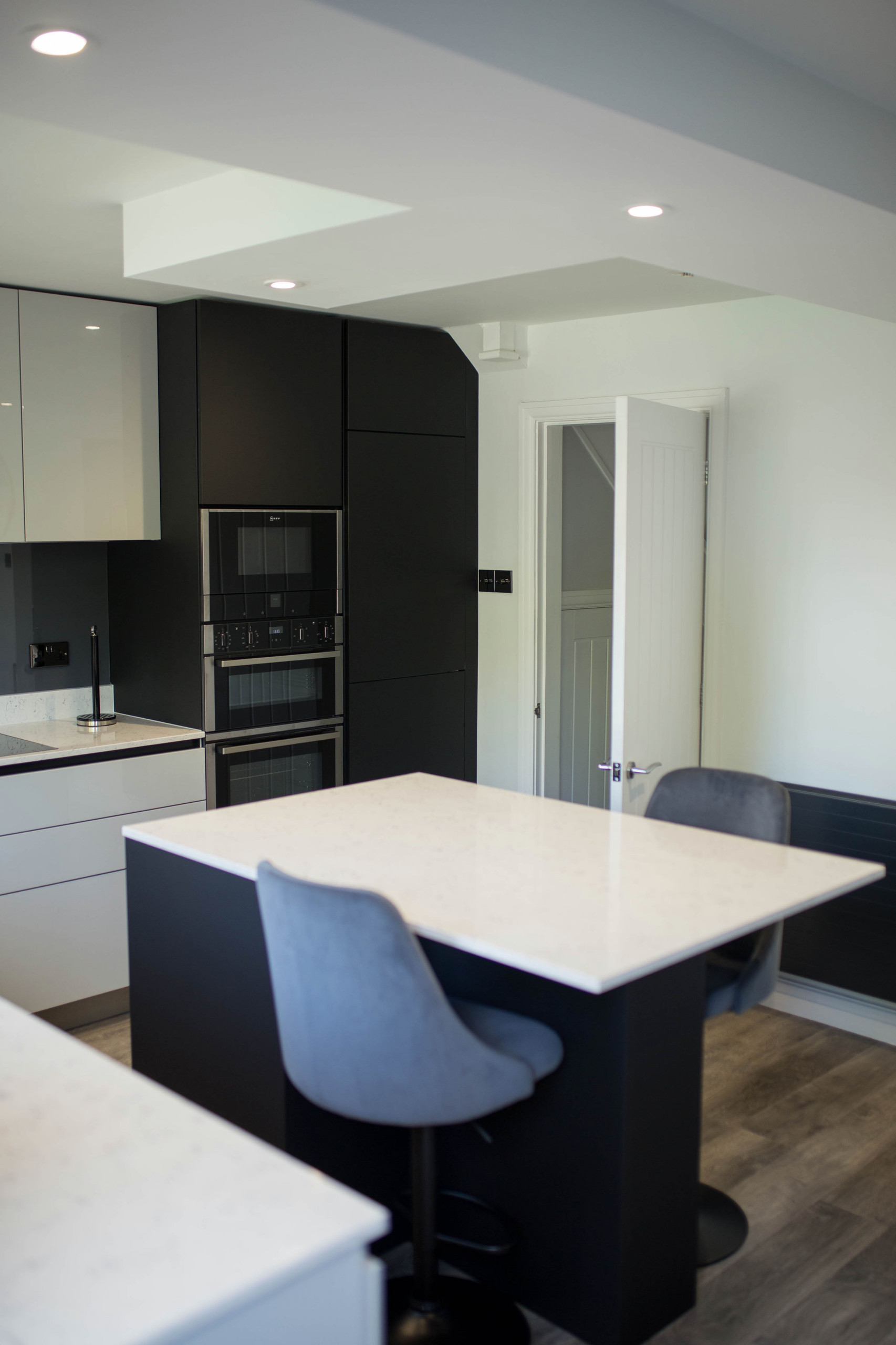 Ultra Matte Carbon and High Gloss Mist Handleless Kitchen