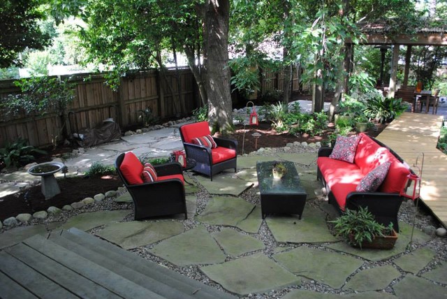 Backyard traditional-courtyard