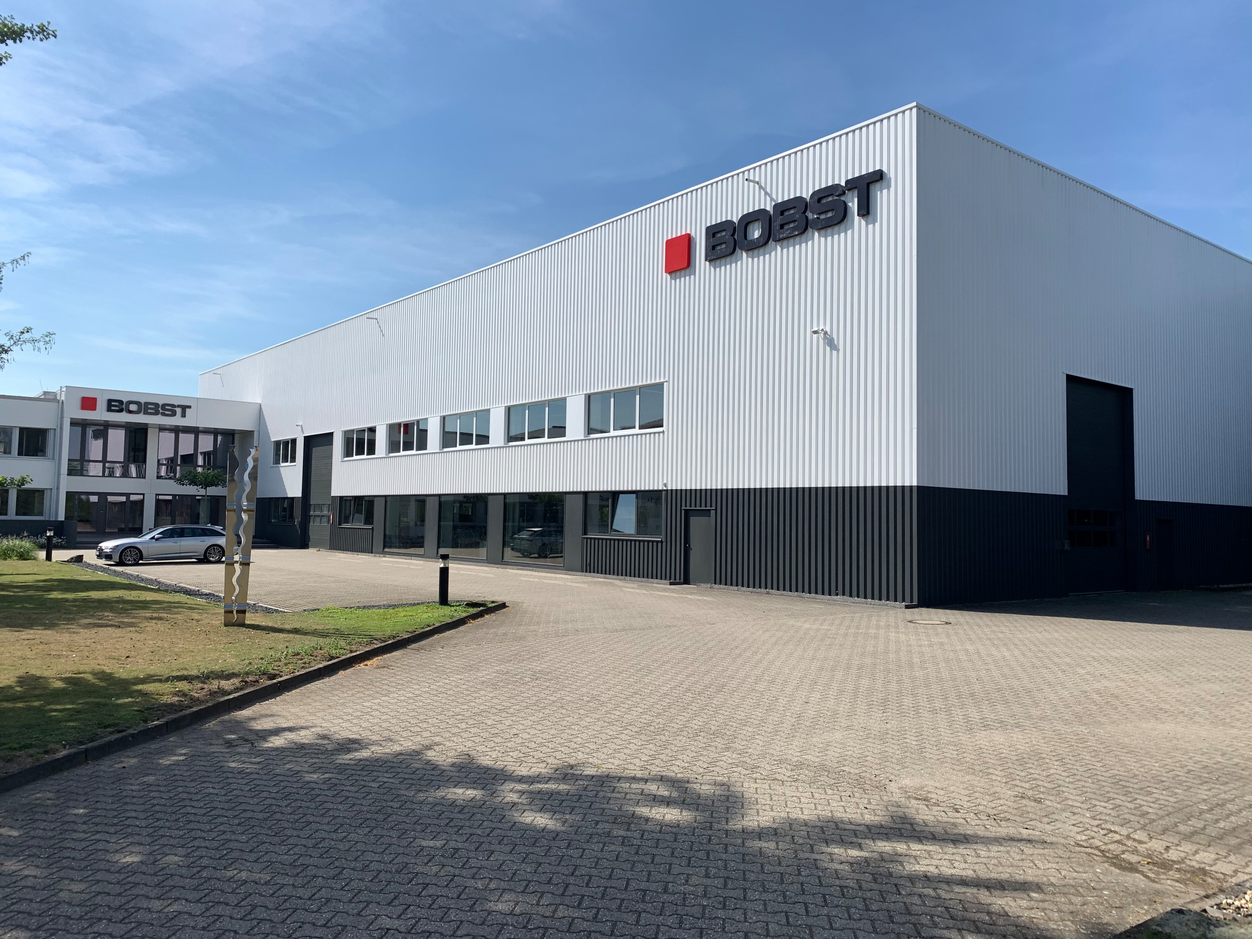 Bobst Eingang Empfang Office Büro Planung Präsentation Umplanung Modernisierung Ausstellung Interior Design NRW Krefeld Meerbusch Architektur Innenarchitektur Gestaltung 3D Akustik Beleuchtung Logo