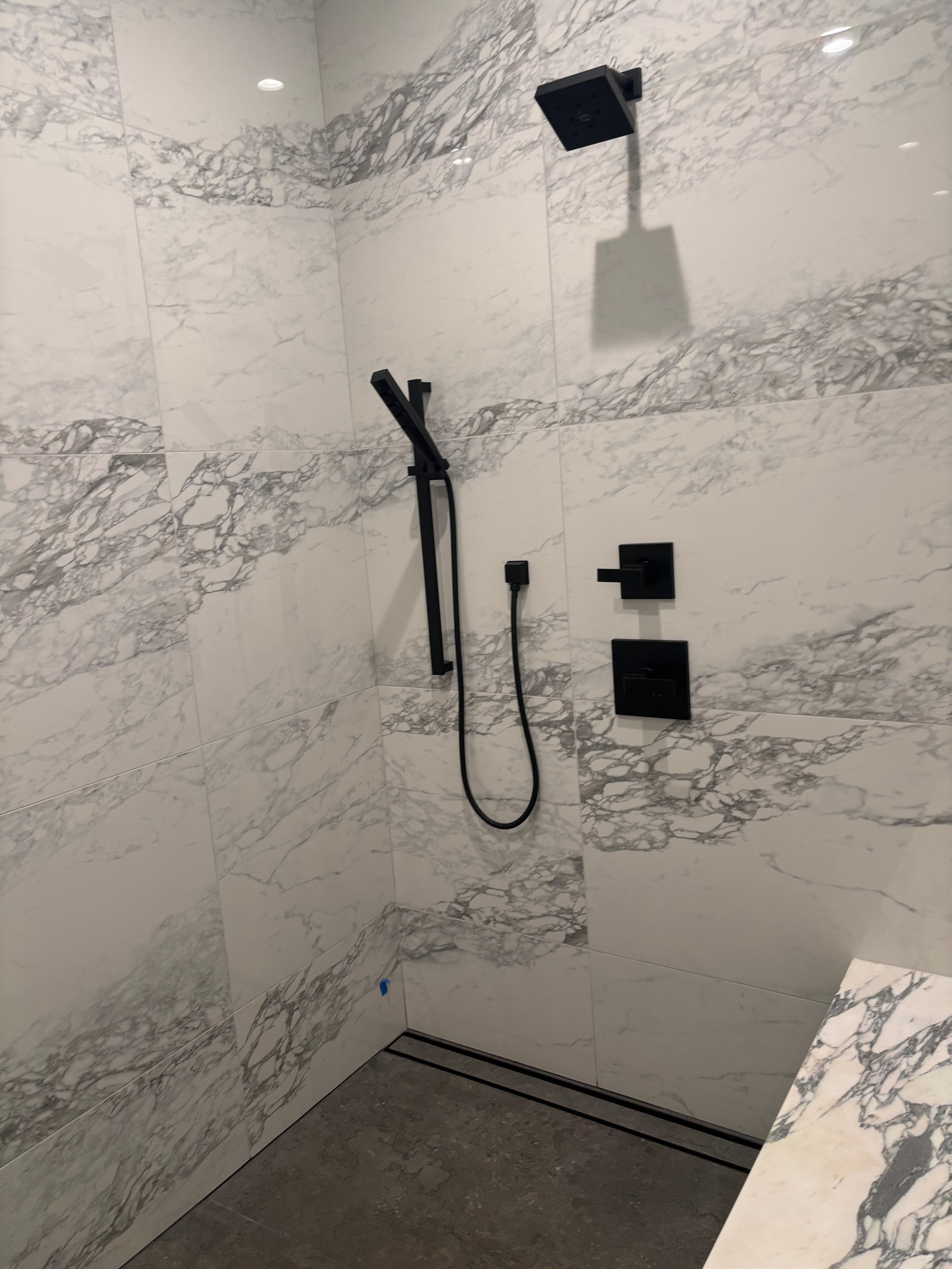 Kauai Bathrooms 24/ 25