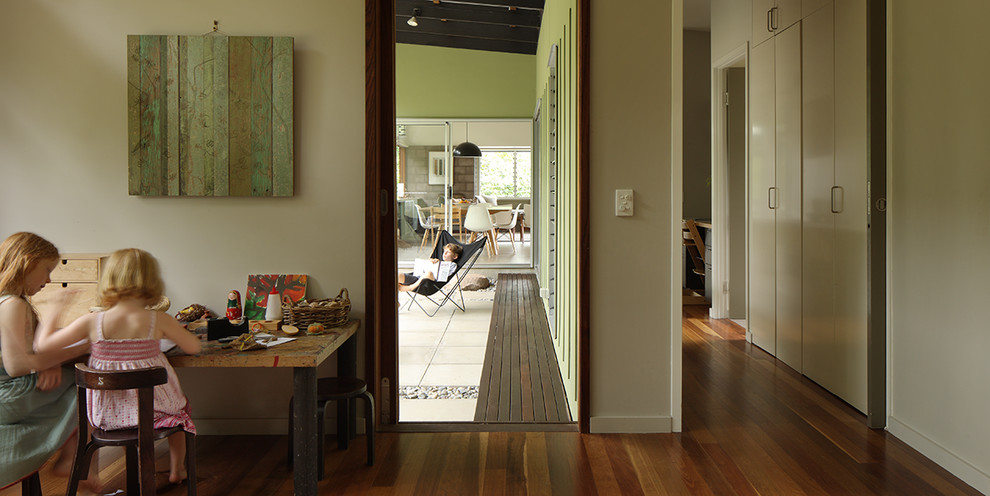 Photo of a contemporary hallway in Brisbane.