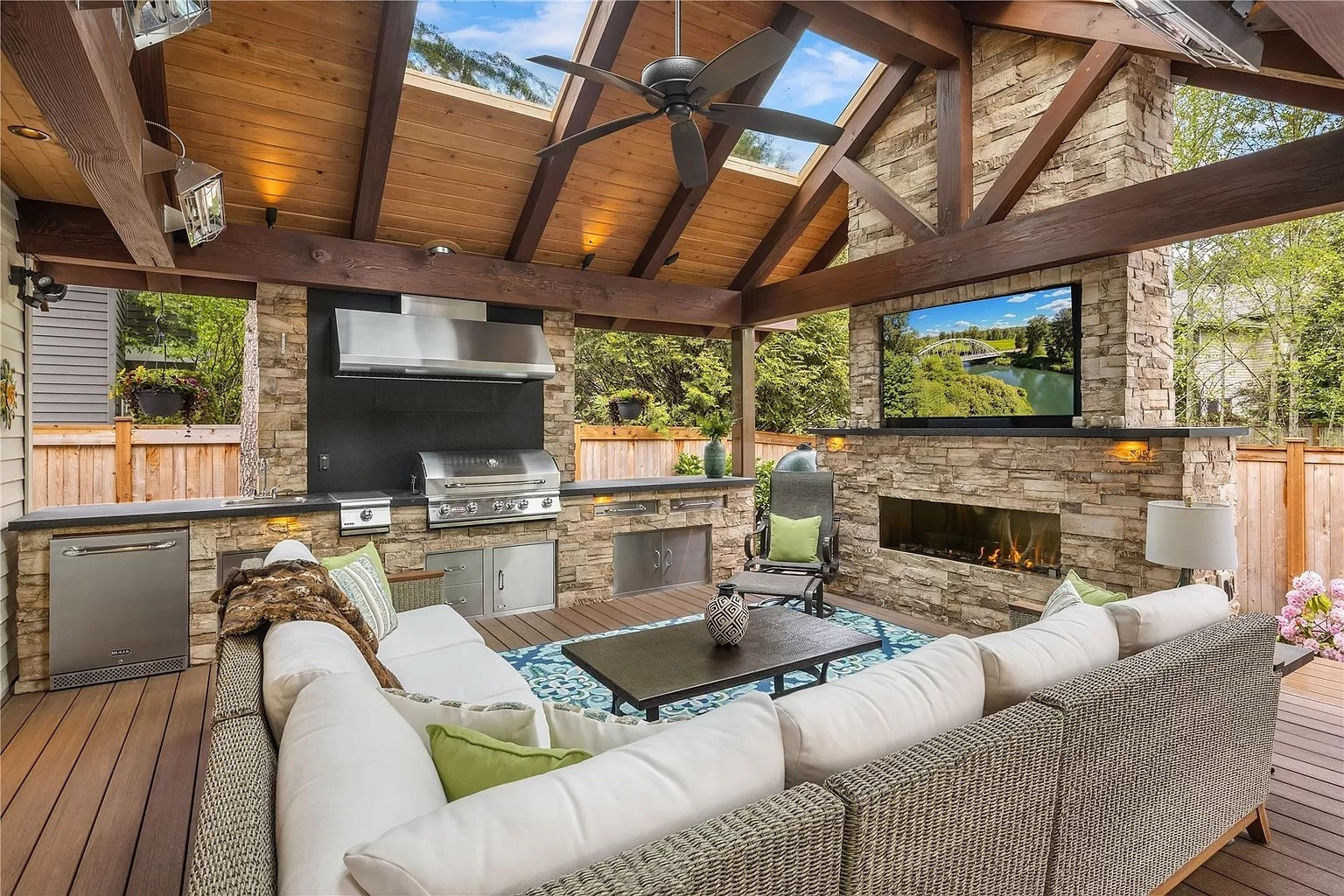 Sammamish Vaulted Outdoor Living
