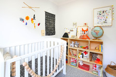 Süßes, modernes Babyzimmer mit kreativen Details in Australien