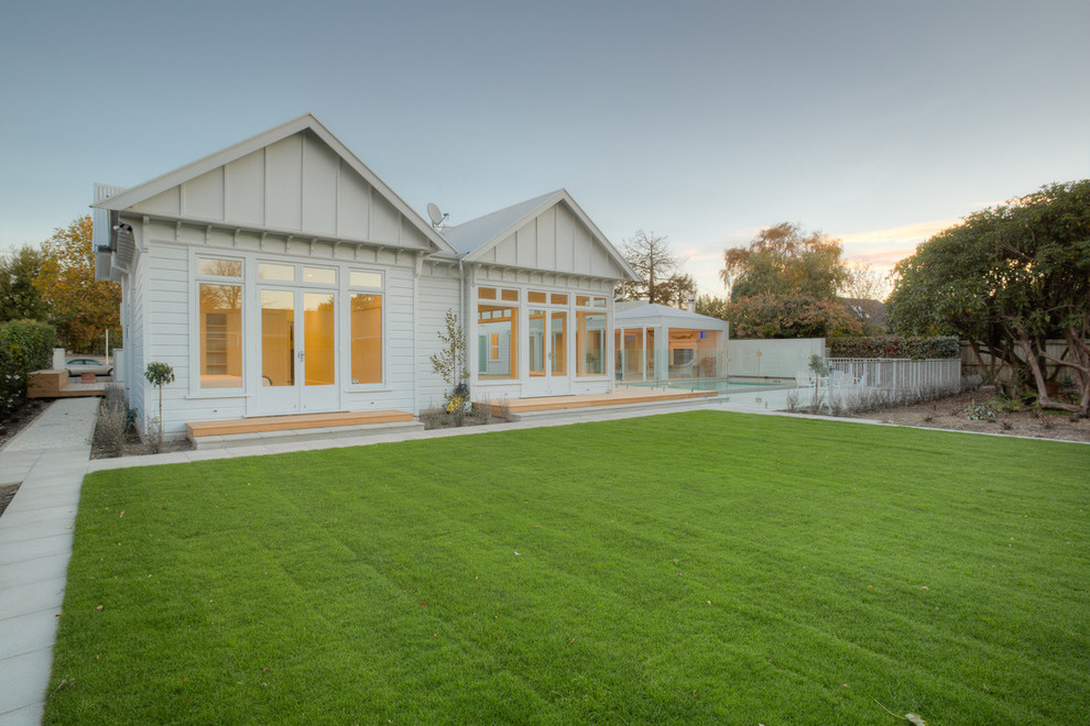 Contemporary backyard garden in Christchurch with concrete pavers.