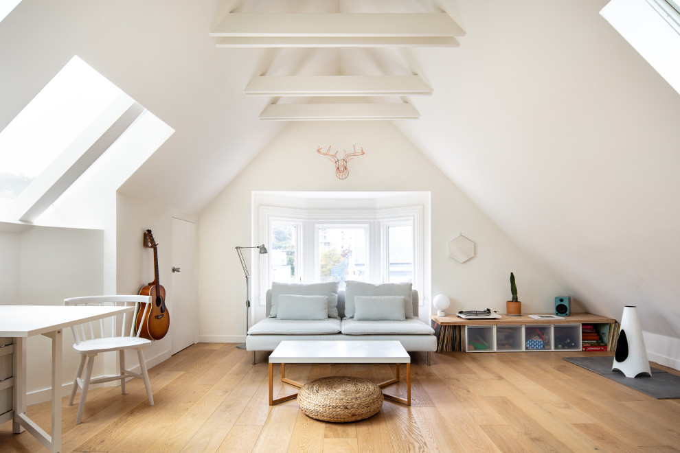 Small scandinavian open concept family room in San Francisco with white walls, light hardwood floors and beige floor.