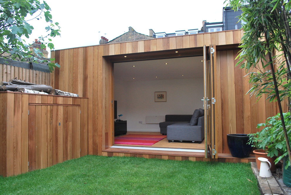 Photo of a mid-sized contemporary detached studio in London.